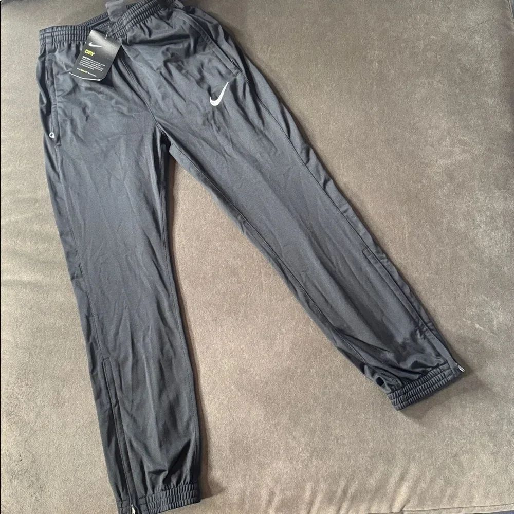 Nike Boys Black Dri-Fit Sport Training Pants Zip Pockets 588455-010 Size S NWT